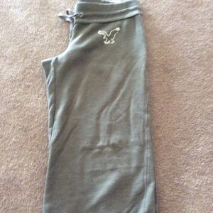 (M) American Eagle Army Green Colored Cotton Capri